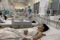 Bệnh viện tuyến cuối ở TP.HCM quá tải bệnh nhân sốt xuất huyết do nhập viện ồ ạt