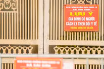 Hà Nội: Treo biển đỏ trước nhà F0 điều trị tại nhà