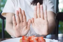 Xử lý nghiêm vi phạm về buôn lậu, hàng giả, hàng kém chất lượng, mất an toàn vệ sinh thực phẩm