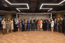 Ban lãnh đạo VPBnak và AIA VN - Ảnh: VPBank