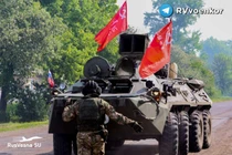 Dân quân Luhansk tiến vào thành phố Lisichansk. Ảnh RusVesna.