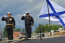 Lễ thượng cờ trên tàu ngầm hạt nhân Belgorod. Ảnh RT