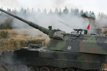 Pháo tự hành PzH 2000 của Đức ở Ukraine (Ảnh: BILD)