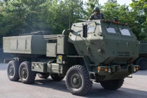 Pháo phản lực - tên lửa HIMARS. Ảnh Defence Blog
