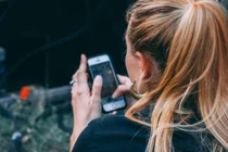 Người dùng cần cập nhật bản vá lỗi của Apple. Ảnh Unsplash