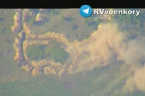 Quân đội Nga pháo kích vào chiến tuyến phòng ngự quân đội Ukraine. Ảnh video Rusvesna.