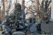 Lực lượng dân quân Luhansk tiến công (Ảnh: Japantimes)