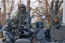 Lực lượng dân quân Luhansk tiến công (Ảnh: Japantimes)