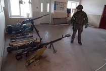 Một số vũ khí nước ngoài thu giữ được ở Kharkiv. Ảnh Izvestia