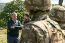 Bộ trưởng Quốc phòng Benn Wallace đến thăm một địa điểm huấn luyện lực lượng tân binh quân đội Ukraine (Ảnh: Sky News)