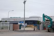 Đến nay, BV Việt Đức 2 vẫn chưa hề hoạt động, còn BV Bạch Mai 2 vẫn còn nhiều hạng mục đang thi công dang dở, thậm chí “đắp chiếu”. 