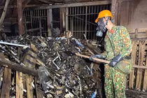 Urenco 10 phối hợp cùng bộ đội hóa học tẩy độc, làm sạch được toàn bộ diện tích 2.000m2 nhà kho bị cháy của công ty Rạng Đông.