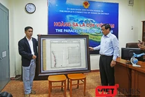 Sáng 10/1, ông Võ Ngọc Đồng, Chủ tịch UBND huyện Hoàng Sa (Đà Nẵng) đã tiếp nhận bản chụp tấm bản đồ quý khẳng định chủ quyền của Việt Nam đối với quần đảo Hoàng Sa do nhà nghiên cứu Trần Thắng (Việt kiều Mỹ) trao tặng.