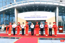 Chiều 28/10, tại Đà Nẵng, Phó Thủ tướng, Bộ trưởng Bộ Ngoại giao Phạm Bình Minh cùng lãnh đạo các Bộ ngành TƯ và lãnh đạo TP. Đà Nẵng đã cắt băng khai trương Trung tâm Báo chí Quốc tế APEC 2017.