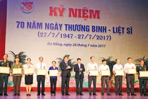 Sáng 26/7, UBND TP Đà Nẵng đã tổ chức Kỷ niệm 70 năm Ngày Thương binh - Liệt sĩ và tổng kết 20 năm thực hiện Pháp lệnh Ưu đãi người có công với cách mạng và Chương trình Hỗ trợ sửa chữa nhà ở người có công với cách mạng năm 2017 trên địa bàn.