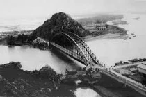 Cầu Hàm Rồng nhân chứng lịch sử ( ảnh tư liệu)