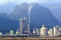  Nhà máy xi măng Nghi Sơn công trình đầu tiên được xây dựng tại vùng cát trắng, gió lào Tĩnh Gia (1997)