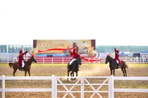 Vinhomes Royal Island ra mắt học viện cưỡi ngựa và phố đi bộ công viên Vũ Yên