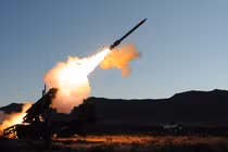 Quyết định đóng băng viện trợ quân sự cho Ukraine của Tổng thống Donald Trump đang làm dấy lên lo ngại về tương lai của các loại vũ khí quan trọng. Ảnh: Quân đội Mỹ.