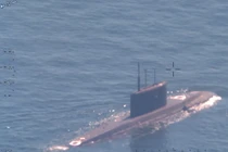 Một tàu ngầm Nga được máy bay tuần tra hàng hải P-3 của NATO chụp ảnh khi đang di chuyển ở biển Baltic (Ảnh: NATO)