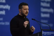 Tổng thống Ukraine Volodymyr Zelensky tại cuộc họp báo sau Hội nghị thượng đỉnh Cộng đồng Chính trị châu Âu lần thứ 5 tại Budapest, Hungary, ngày 7/11 (Ảnh: Getty)