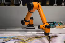 Gemini AI đang trong quá trình vẽ tranh thủy mặc. Ảnh: CNN.