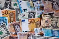 Thế giới đang phải đối mặt với gánh năng trả lãi 13 nghìn tỉ do lãi suất cao hơn (Ảnh: Getty)