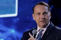 Phó Thủ tướng kiêm Bộ trưởng Ngoại giao Ba Lan Radoslaw Sikorski tham dự Diễn đàn An ninh Warsaw, tại Warsaw, Ba Lan ngày 29/9. Ảnh: Reuters.