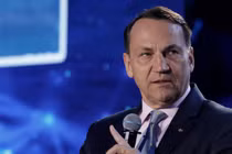 Phó Thủ tướng kiêm Bộ trưởng Ngoại giao Ba Lan Radoslaw Sikorski tham dự Diễn đàn An ninh Warsaw, tại Warsaw, Ba Lan ngày 29/9. Ảnh: Reuters.