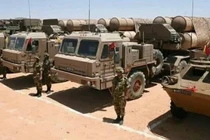 Phương tiện phóng thuộc hệ thống S-300 của Algeria. Ảnh: MW.