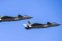 Một lớp phủ mới được phát triển tại Trung Quốc có khả năng thu hẹp khoảng cách công nghệ đối với máy bay tàng hình Mỹ. Ảnh: Xinhua.