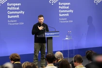 Tổng thống Ukraine Volodymyr Zelensky tại cuộc họp báo ở Budapest, Hungary, ngày 7/11 (Ảnh: Getty)