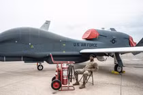 Máy bay không người lái Global Hawk của Mỹ tại Trạm Không quân Hải quân (NAS) ở Sigonella, Sicily (Ảnh: Getty)