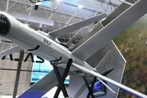 UAV Lancet do công ty ZALA của Nga phát triển được trưng bày tại Diễn đàn Kỹ thuật-Quân sự Quốc tế Quân đội 2024 (Ảnh: RIA)