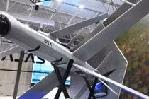 UAV Lancet do công ty ZALA của Nga phát triển được trưng bày tại Diễn đàn Kỹ thuật-Quân sự Quốc tế Quân đội 2024 (Ảnh: RIA)