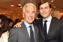 Ông Charles Kushner (trái), thông gia của ông Trump, người được đề cử giữ chức Đại sứ tại Pháp. Ảnh: CNBC.