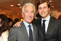 Ông Charles Kushner (trái), thông gia của ông Trump, người được đề cử giữ chức Đại sứ tại Pháp. Ảnh: CNBC.