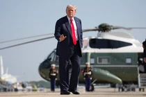 Tổng thống Mỹ Donald Trump có kế hoạch kết hợp chơi golf với thảo luận về thương mại trong chuyến đi tới Scotland vào cuối tuần này. Ảnh: WSJ.