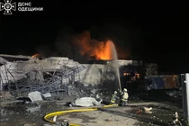 Một cơ sở bị cháy sau đòn tấn công của Nga. Ảnh: Kyiv Post.