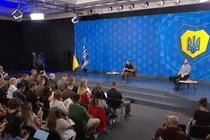 Tổng thống Ukraine Volodymyr Zelensky tại hội thảo (Ảnh: RT)