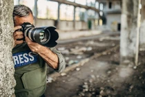 Tổng thống Putin trước đó cho biết Nga sẵn sàng cho phép các nhà báo Ukraine và quốc tế đến khu vực tiền tuyến để “tận mắt chứng kiến” việc quân đội Ukraine bị bao vây. Ảnh: Getty.