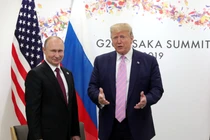 Tổng thống Nga Vladimir Putin và Tổng thống Mỹ Donald Trump tham dự cuộc họp bên lề hội nghị thượng đỉnh G20 tại Osaka, Nhật Bản ngày 28/6/2019. Ảnh: Reuters.