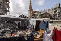 Người dân Palestine phải di dời ở khu vực Al Mawasi thuộc Rafah, Gaza. Ảnh: Anadolu.