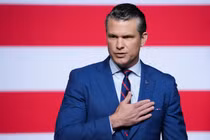 Bộ trưởng Chiến tranh Mỹ Pete Hegseth phát biểu với các nhà lãnh đạo quân sự cấp cao tại Căn cứ Thủy quân Lục chiến Quantico, Virginia, Mỹ ngày 30/9. Ảnh: Reuters.