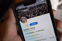 Nền tảng truyền thông xã hội Truth Social của cựu Tổng thống Donald Trump trên màn hình điện thoại di động (Ảnh: Getty)