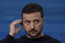 Tổng thống Ukraine Volodymyr Zelensky phát biểu trong cuộc họp báo ở Brussels, Bỉ ngày 17/10 (Ảnh: Getty)