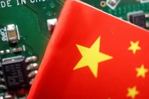 Theo chuyên gia, Trung Quốc có thể hứng thêm lệnh hạn chế về chip trong năm nay (Ảnh: CNBC)