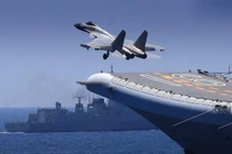 Chiến đấu cơ J-15 cất cánh từ tàu sân bay Liêu Ninh (Ảnh: Military Watch)