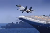 Chiến đấu cơ J-15 cất cánh từ tàu sân bay Liêu Ninh (Ảnh: Military Watch)