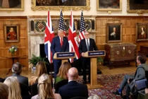 Tổng thống Mỹ Donald Trump và Thủ tướng Anh Keir Starmer tổ chức họp báo sau cuộc gặp tại Chequers, gần Aylesbury, Anh ngày 18/9. Ảnh: Reuters.